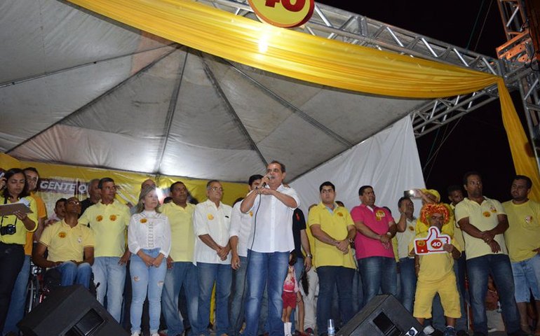 Comício de Valdo Sandes na Pedra Velha reúne multidão