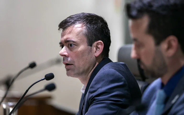 Governo trabalha em novas regras para piso de saúde e educação em 2025, diz secretário de Orçamento