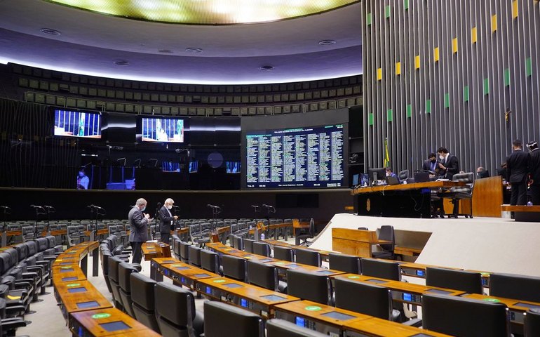 Emenda altera proposta para dividendos