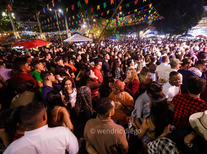 Abertura do São João do Povo reúne multidão e celebra tradição em Palmeira; festa continua neste sábado (13)
