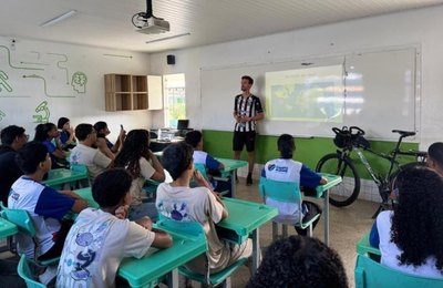 Escola Municipal Monsenhor Hildebrando recebe projeto internacional e promove intercâmbio cultural com estudantes