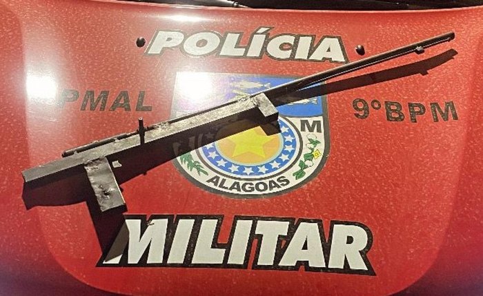 Arma de fogo artesanal foi apreendida pela Polícia Militar, em Piranhas