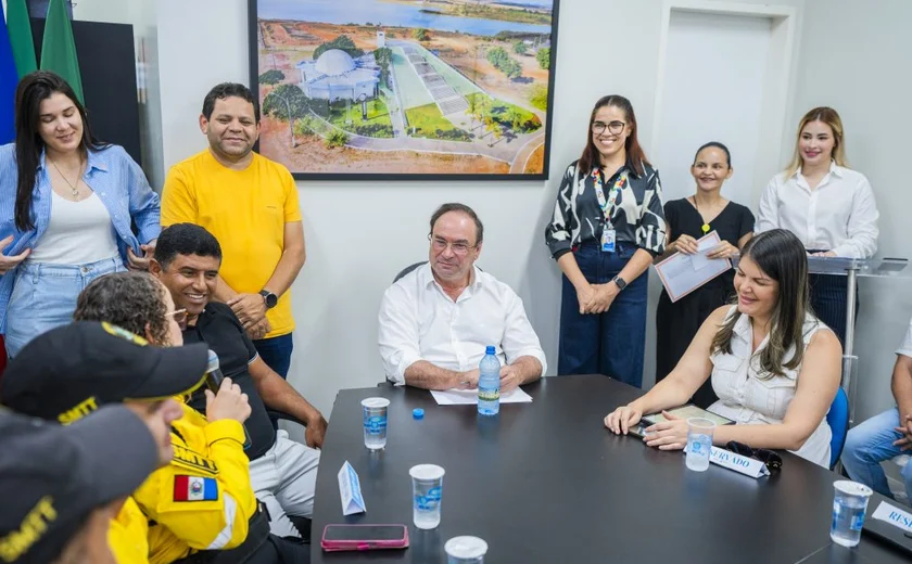 SMTT recebe cinco novas viaturas e agentes agradecem apoio do prefeito Luciano Barbosa