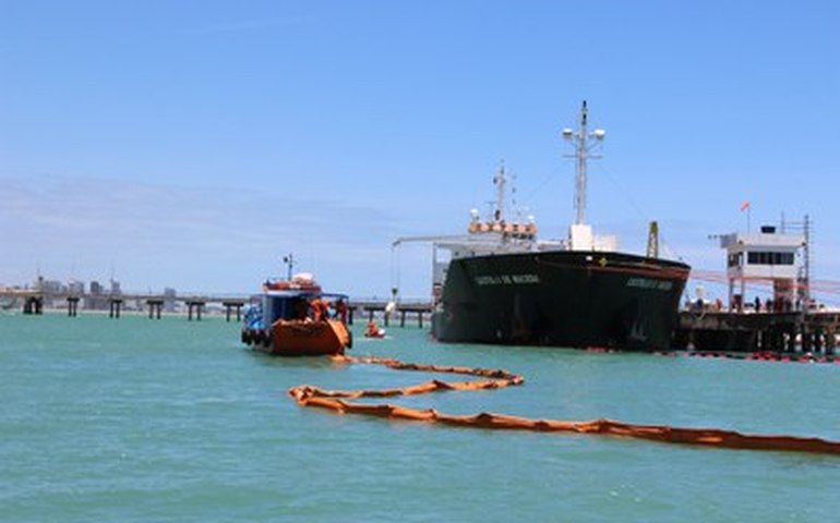 IMA participa de simulado de acidente ambiental na praia do Sobral