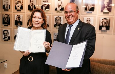 Prefeitura de Igreja Nova formaliza doação de terreno onde funciona fórum da cidade