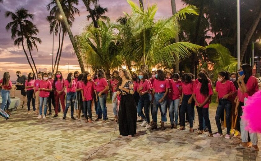 Prefeitura promove dia de beleza e lazer para meninas de instituição