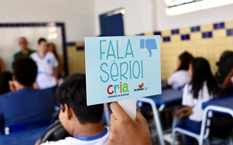 Cria discute saúde reprodutiva com adolescentes da rede pública