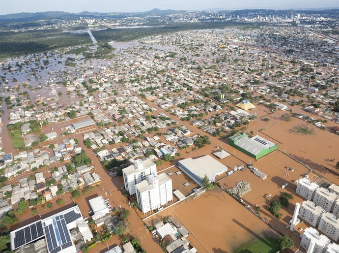 Enchentes, secas e ondas de calor: 77% dos brasileiros já tiveram algum prejuízo causado por eventos climáticos extremos, revela estudo