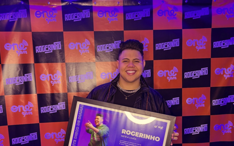 Rogerinho surfa no êxito de hits como “Mete a Louca”