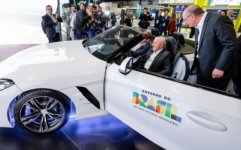 Lula comemora retirada de tarifas dos Estados Unidos sobre produtos brasileiros