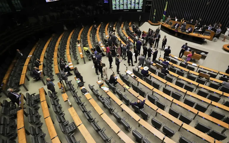 Relator da LDO diz que há questões legais e fiscais sobre emenda que garante piso de gastos