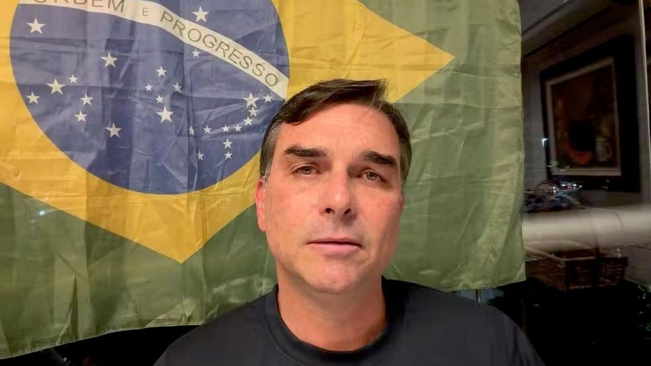 TSE abre investigação sobre suposta rede de perfis ligada a Flávio Bolsonaro