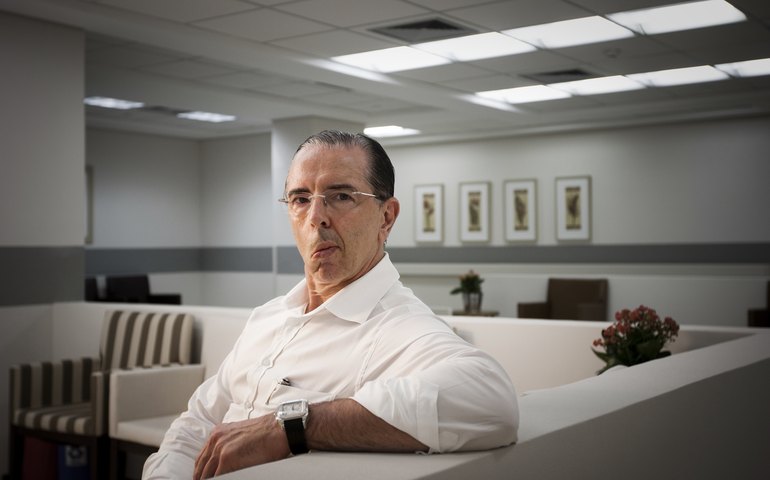 Cirurgia abriria espaço para novas obstruções, diz médico de Bolsonaro