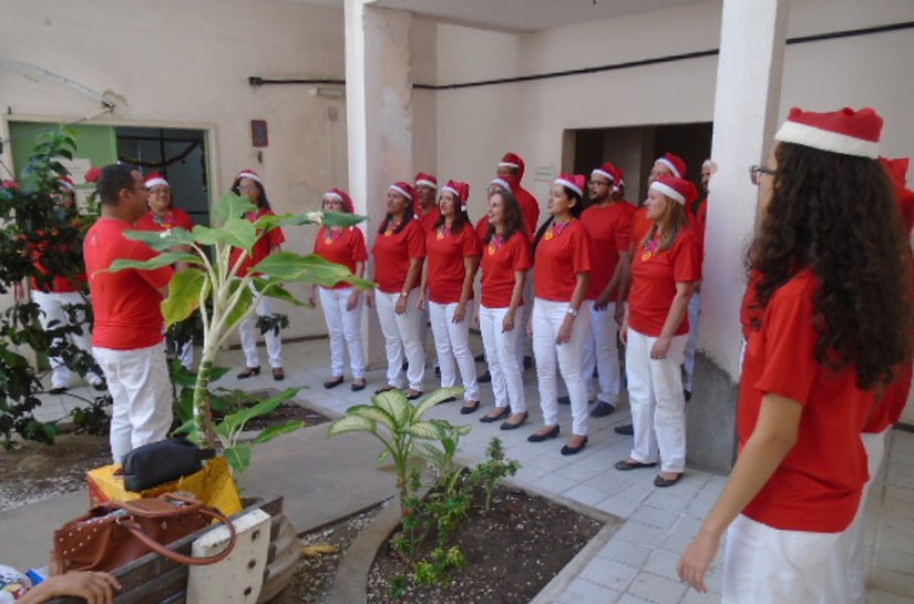 Coral Saúde em Canto realiza apresentação natalina