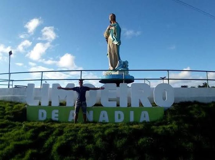 Limoeiro de Anadia celebra 143 anos de emancipação com festa e entrega de novos veículos à Saúde