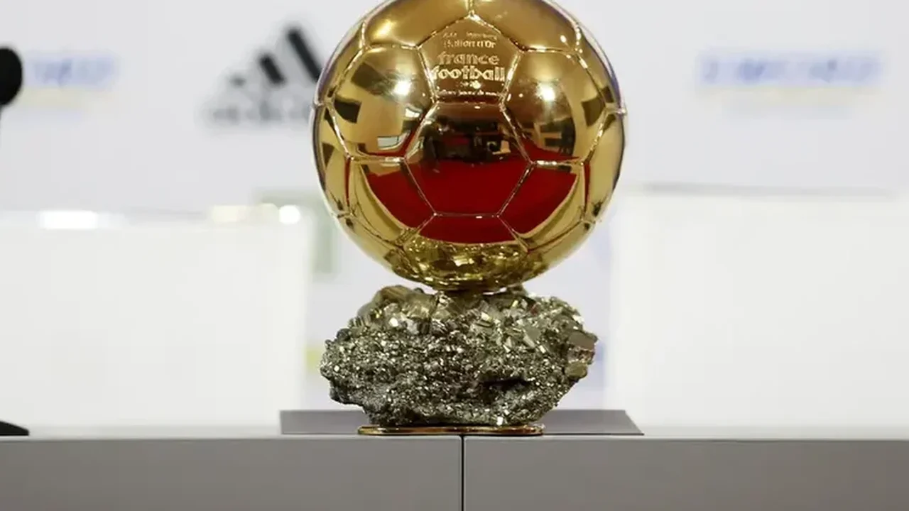 PSG enfrenta impasse com Dembélé após Bola de Ouro: craque quer aumento, clube resiste a salários milionários