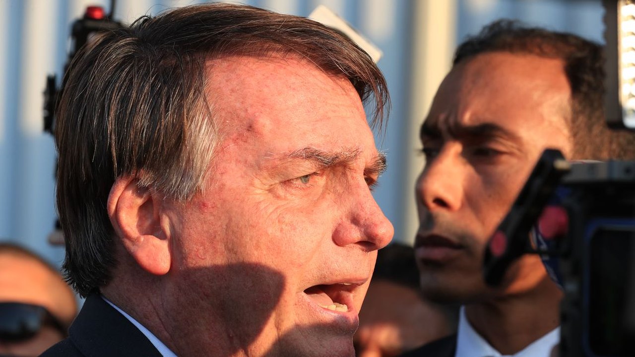 Bolsonaro recebe alta após cirurgia no ombro em Brasília