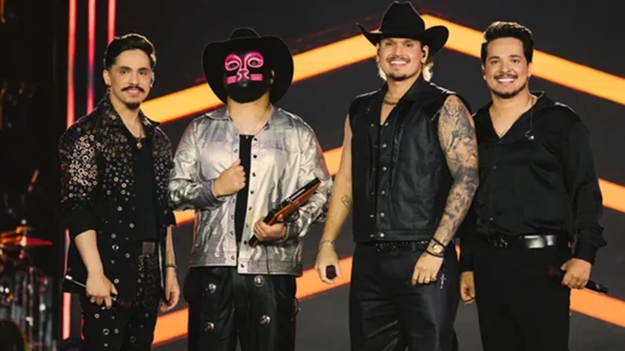 Kaique e Felipe lançam “Rolê Perfeito” em parceria com o duo CountryBeat