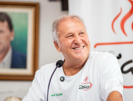 Pré-estreia de filme sobre Zico reúne famosos e transforma sala de cinema em arquibancada no Rio