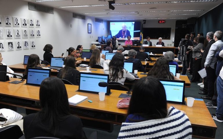 Especialistas defendem gratuidade para o transporte público em debate na Câmara