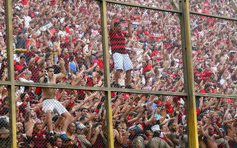 Flamengo será julgado no STJD e pode perder mando por invasão e apedrejamento