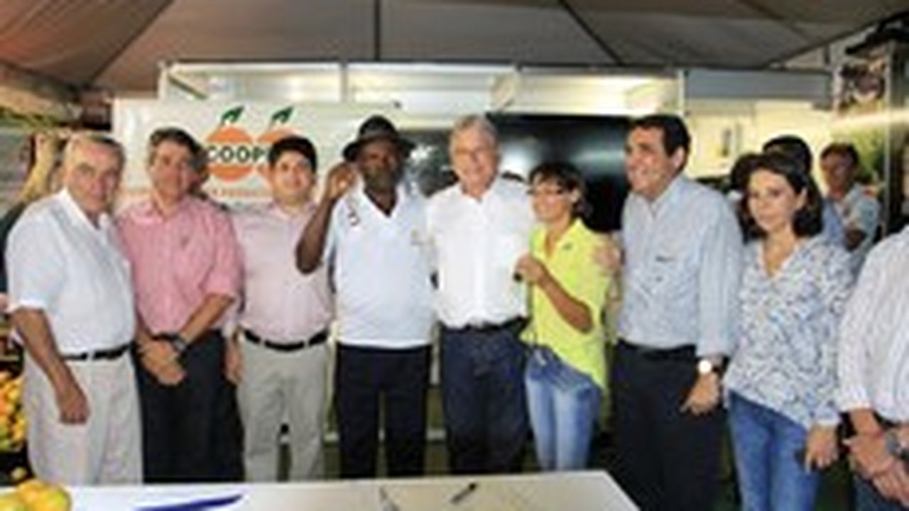 Governador entrega veículos e anuncia ações durante a Expoagro