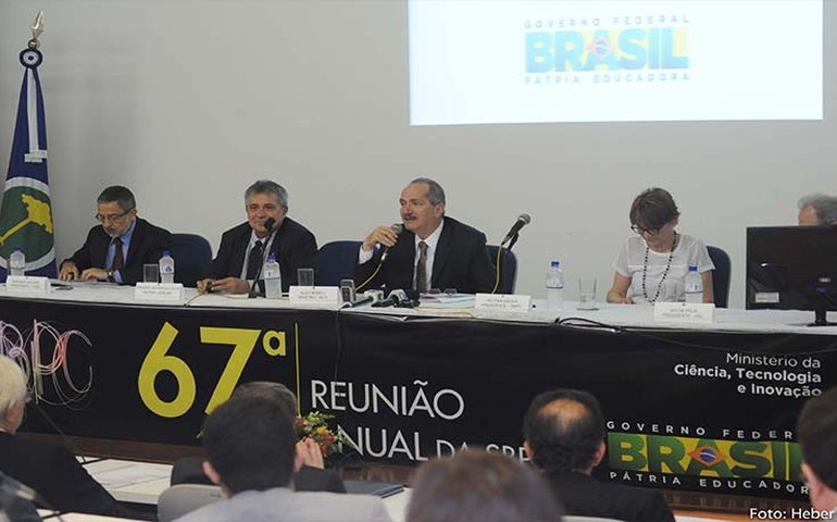 Após 40 anos, alagoano Aldo Rebelo deixa o PCdoB