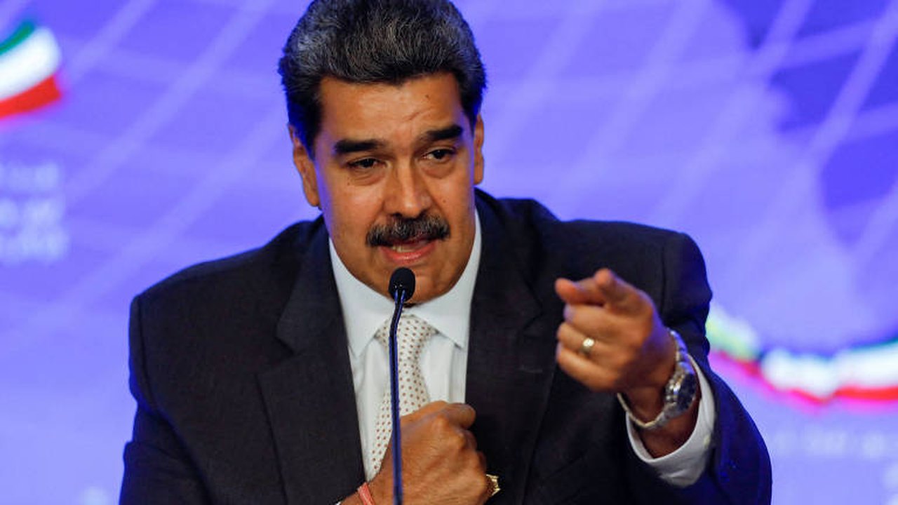Oposição venezuelana confirma diplomata como rival de Maduro em eleições