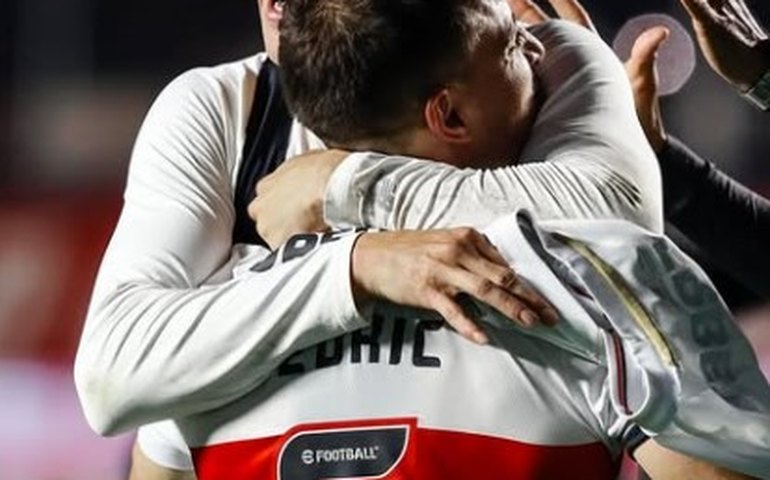 São Paulo 'exorciza' fantasma dos pênaltis diante de 57 mil e avança às quartas da Libertadores