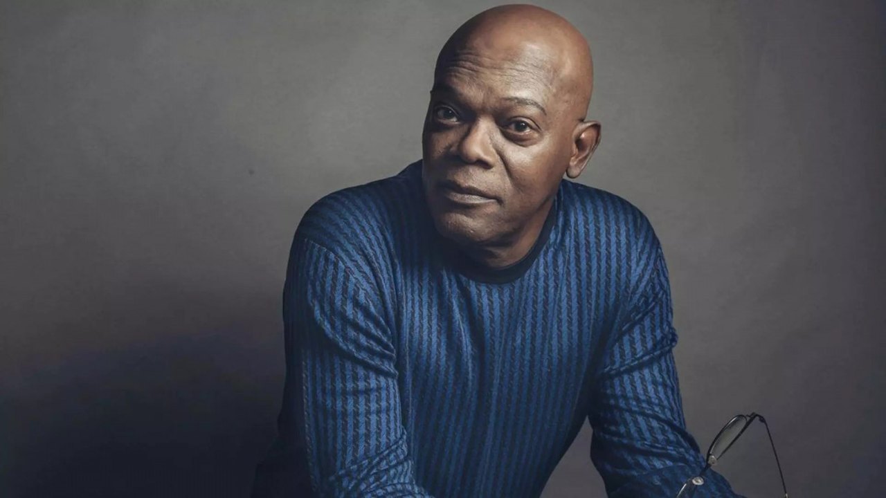 Samuel L. Jackson tuíta em português e convoca Vingadores para ouvir brasileiros