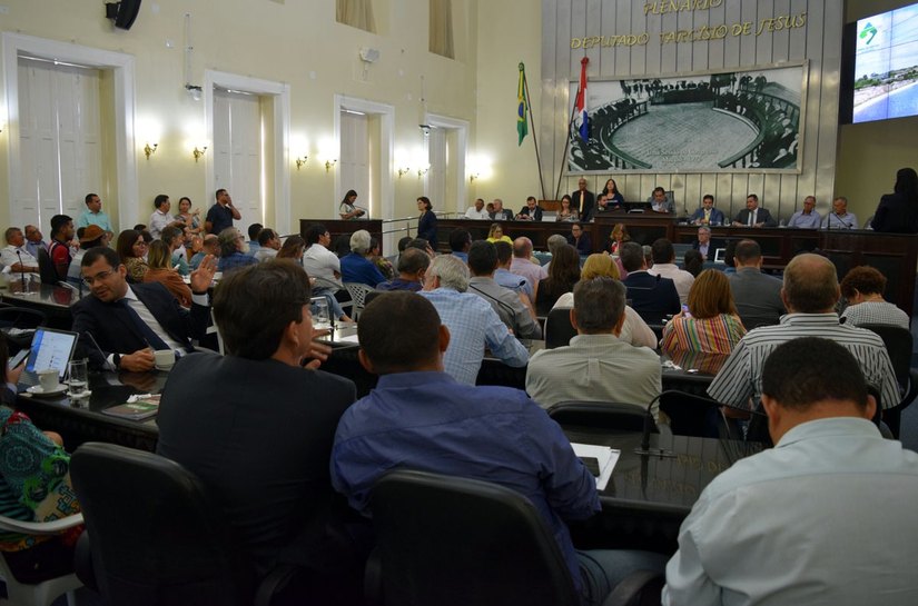 Agricultores e produtores rurais lotam plenário da ALE e cobram funcionalidade do Canal do Sertão