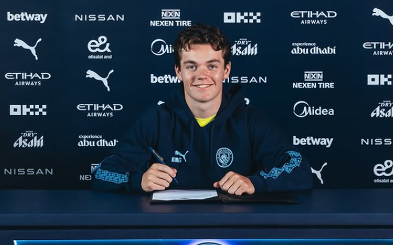 Manchester City anuncia chegada de versátil meia norueguês de 18 anos: 'Talento promissor'