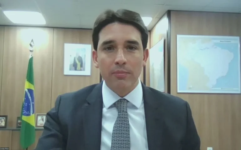 Ministro pede às companhias redução do preço das passagens aéreas