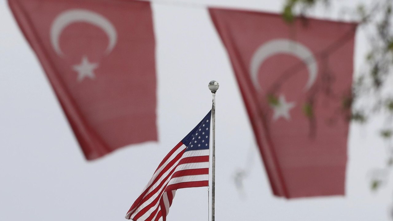 Mídia: com a chegada de Trump, Erdogan quer aumentar influência negociando reconstrução da Síria