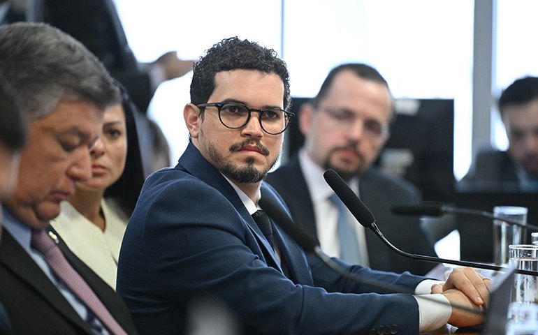 CPMI: filho de ex-diretor do INSS intermediou propina, diz relator