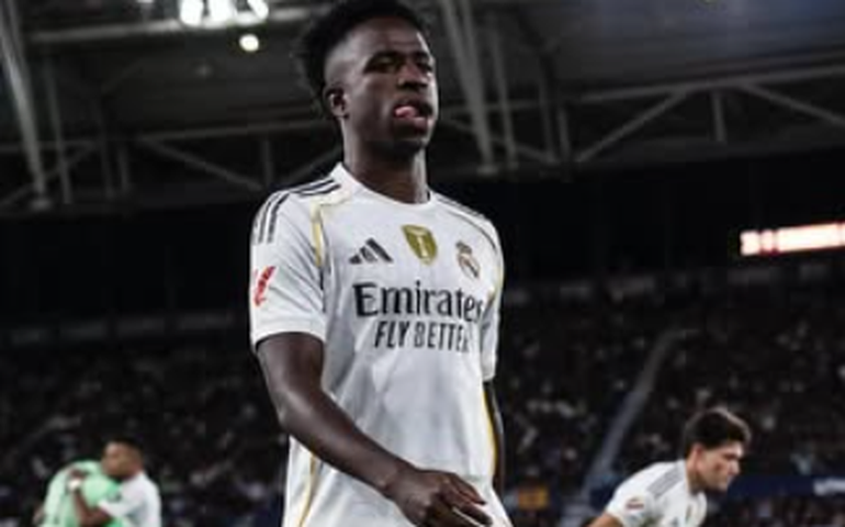 Jornais espanhóis exaltam Vini Jr. após golaço em vitória do Real Madrid: 'Voando'