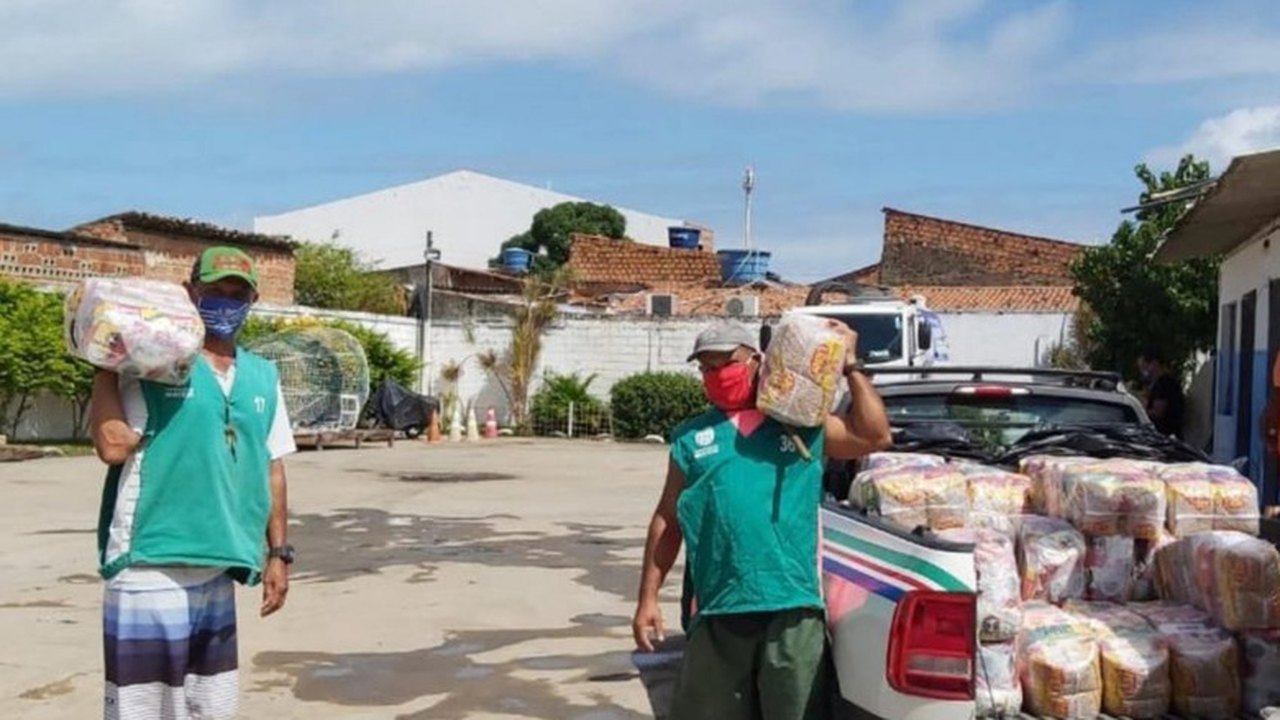 Desenvolvimento Sustentável entrega mais de 70 cestas básicas em Ecopontos da capital