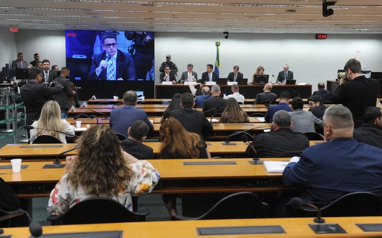 CAE aprova isenção do IR até R$ 5 mil; proposta vai à Câmara