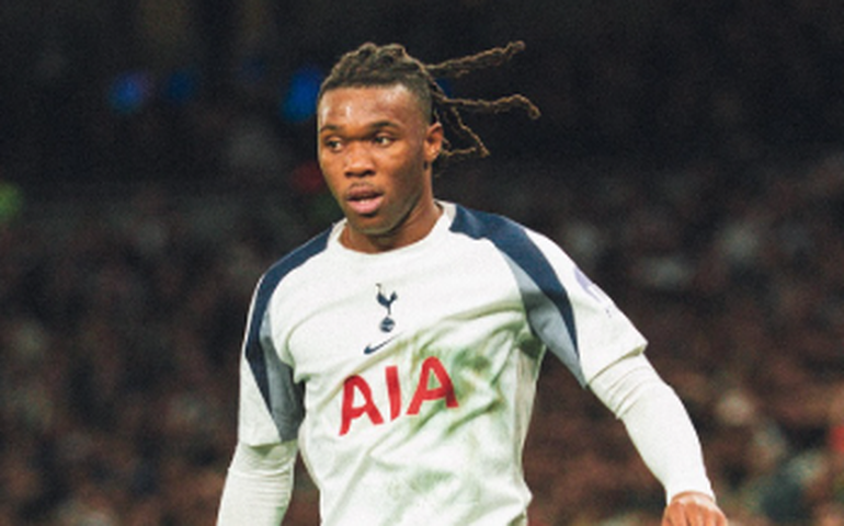 Jogador do Tottenham é ameaçado com arma por agente esportivo em Londres