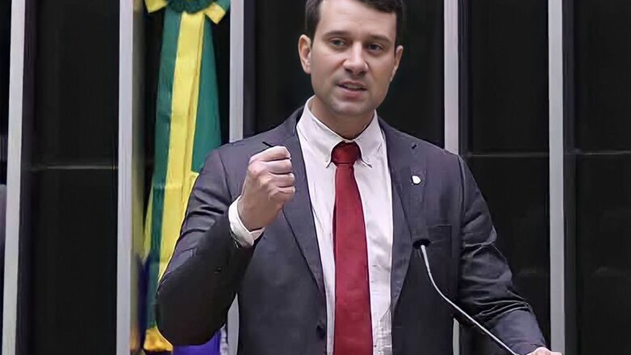 Daniel Barbosa toma posse em seu primeiro mandato na Câmara Federal