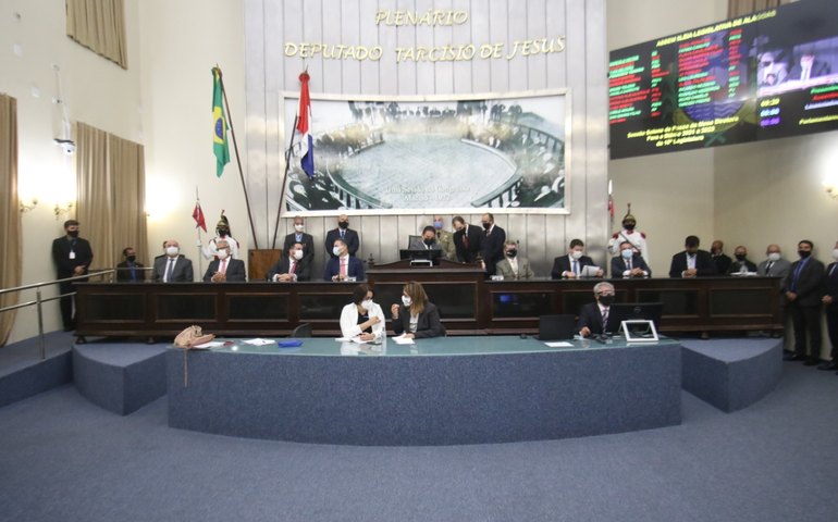 Mesa Diretora da Assembleia para o segundo biênio toma posse em sessão solene