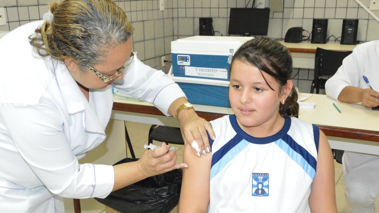 Alagoas deve vacinar 55 mil jovens contra o HPV para prevenir o câncer de útero