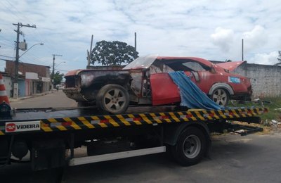 Remoção de veículos abandonados melhora espaços públicos em Maceió