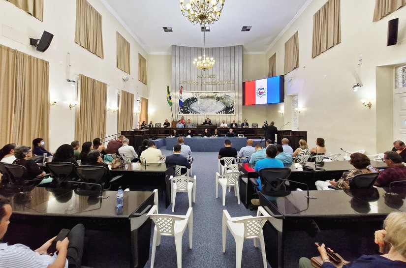 Parlamento concederá honrarias a médico e procurador do TCE