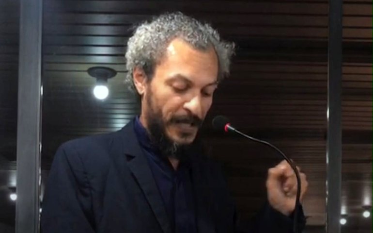 Professor do IFAL presta homenagem a Graciliano na Câmara e faz firme protesto pelo fechamento há 6 anos da casa do escritor; vídeo