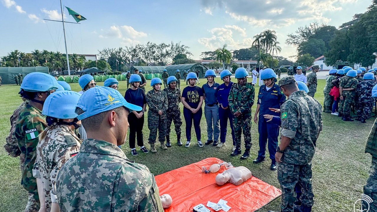 Vídeo: Mais de 80 mulheres, civis e militares, de 37 países participam de treinamento de operação de paz no Rio