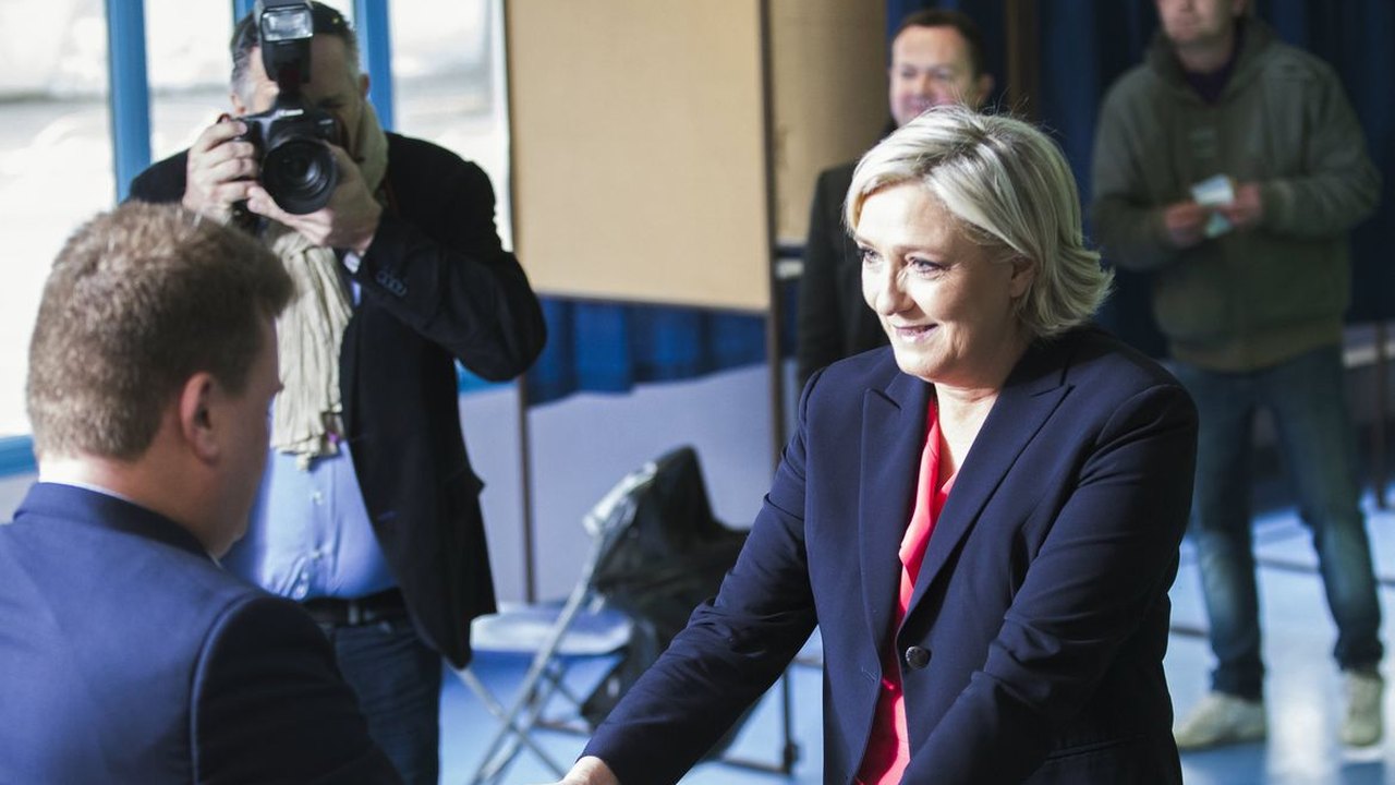 Marine Le Pen é condenada na França e não poderá concorrer às eleições