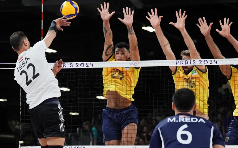 Brasil não dá chances ao Egito, encerra drama e vai às quartas do vôlei masculino