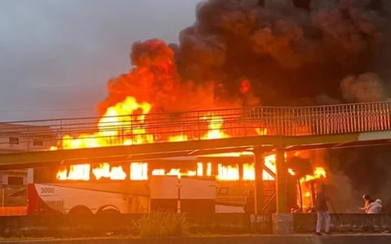 Polícia cumpre mandados de prisão aos envolvidos em ataque da Mancha a ônibus com cruzeirenses
