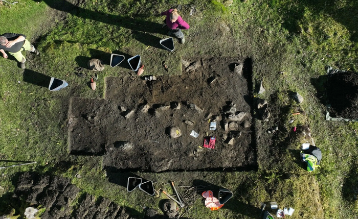 Arqueólogos descobrem túmulos de mulheres vikings ricas na Noruega (FOTOS)